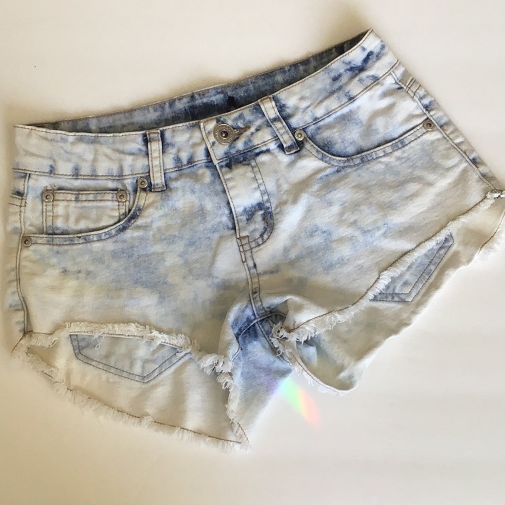 Jean shorts! 🐝☀️
